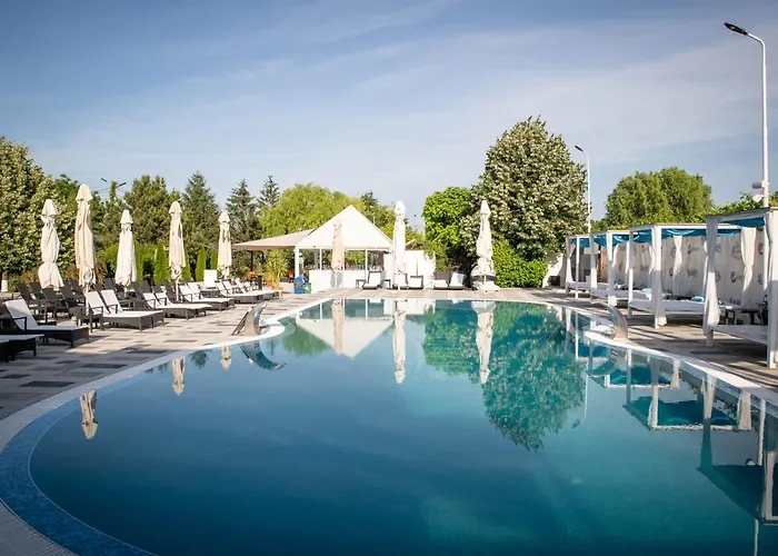 Unique Garden Hotel